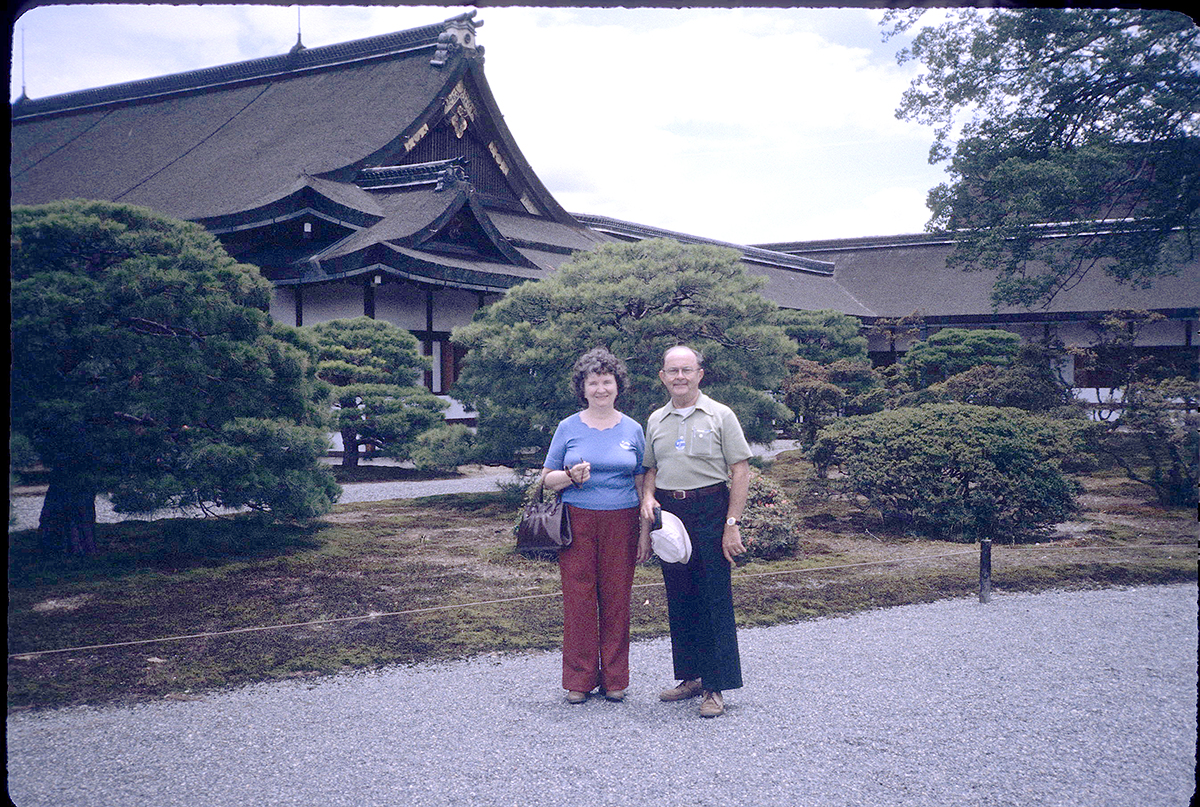 198707-japan-13-charles-and-janet-at-palace